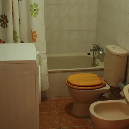 2-bedroom Angeles Apartment *